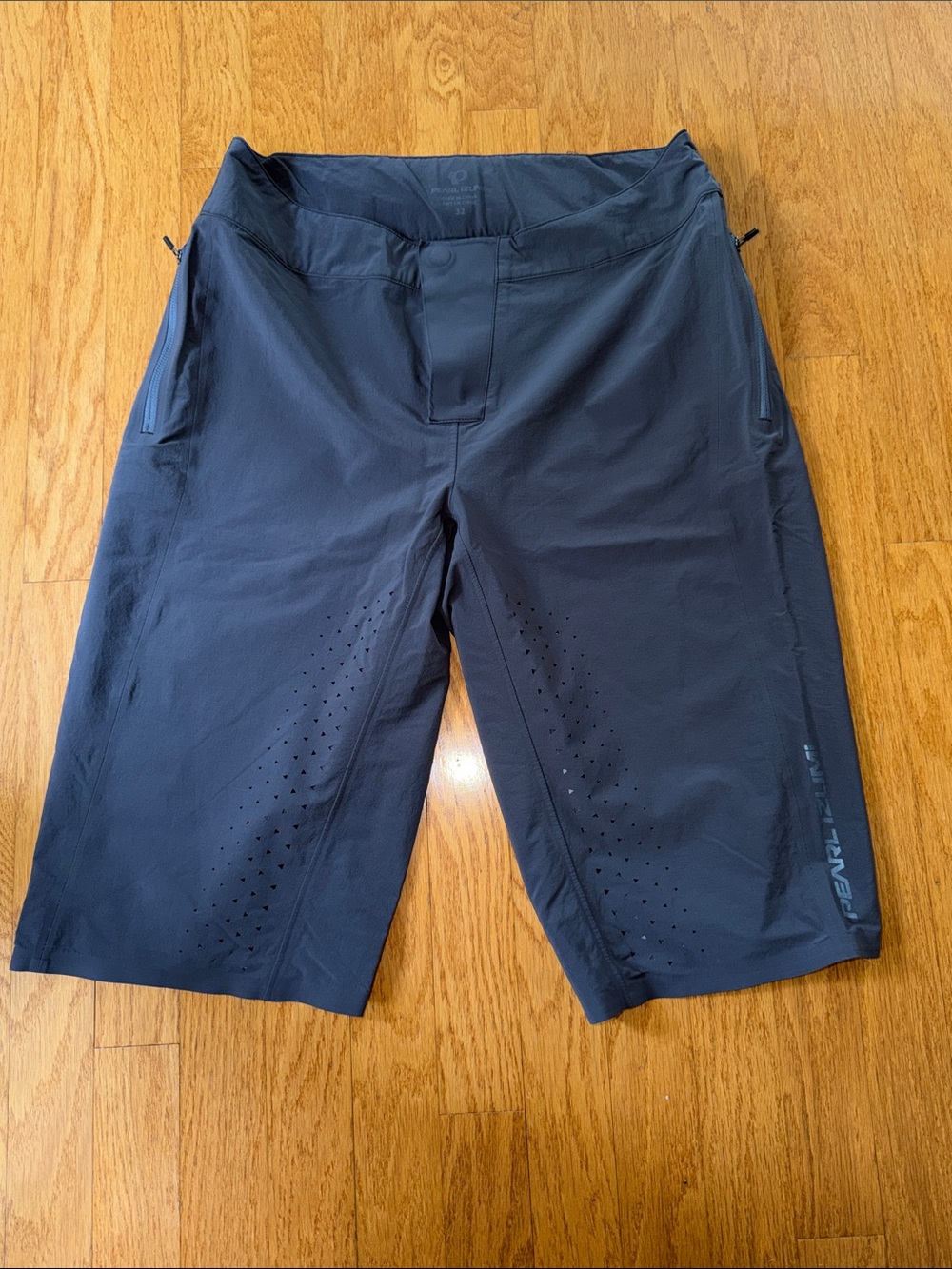 Pearl Izumi MTB Shorts w/ BOA Waist – Men’s Size 32 Dark Gray mountain bike